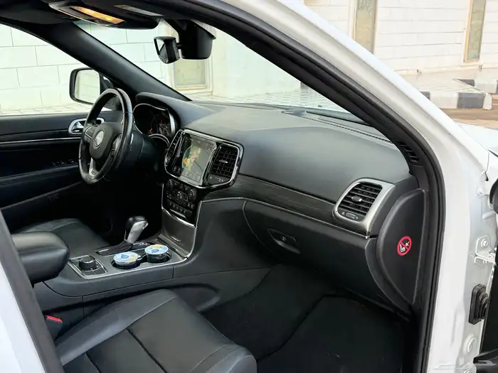 جيب شروكي موديل 2021 لميتد 20