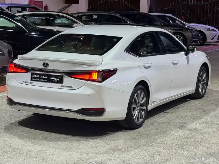 لكزس ES300h 2020 ممشى 60 الف 8