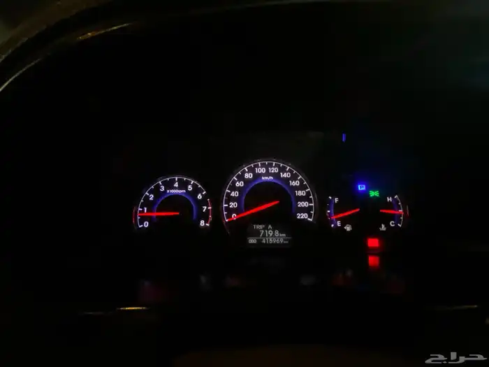 للبيع سنتافيه نصف فل 2011 اربع سلندر 9