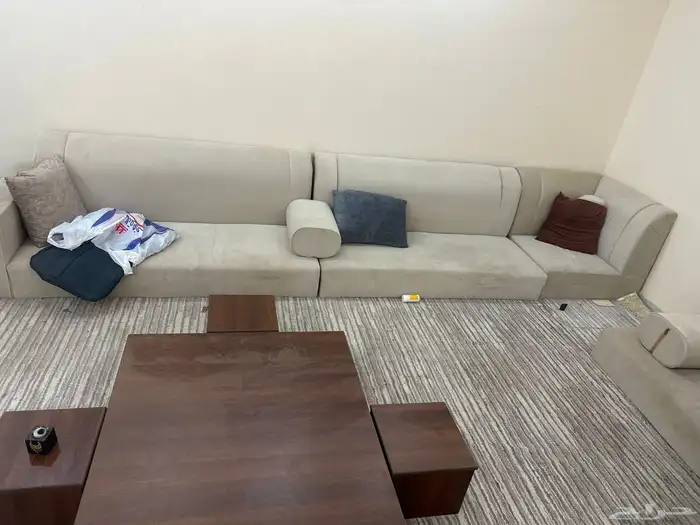 مجلس بجميع اغراضه وصاله مع 2 مكيف 1