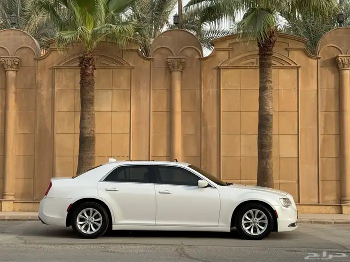 كرايزلر 2015 نظيفه 6 سلندر 2