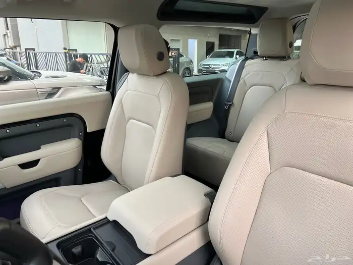 لاند روفر ديفندر SE موديل 2024 (ناغي) 20