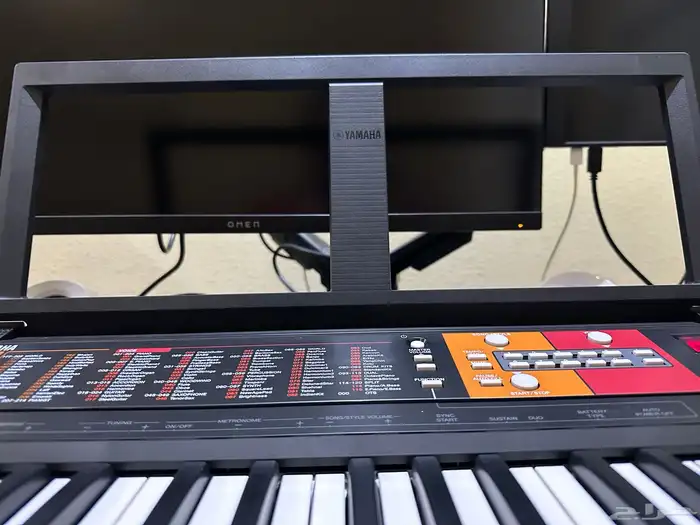 Yamaha 61-Keys Portable Keyboard   PSR-F51 2