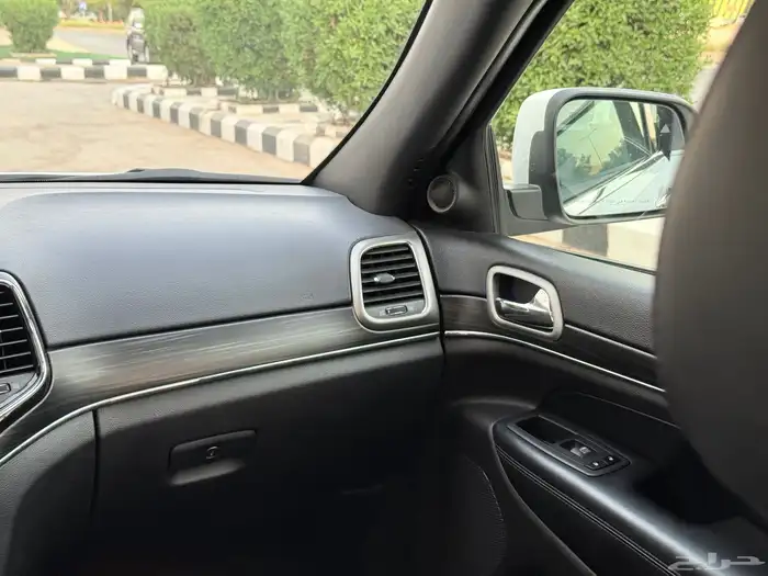 جيب شروكي موديل 2021 لميتد 26