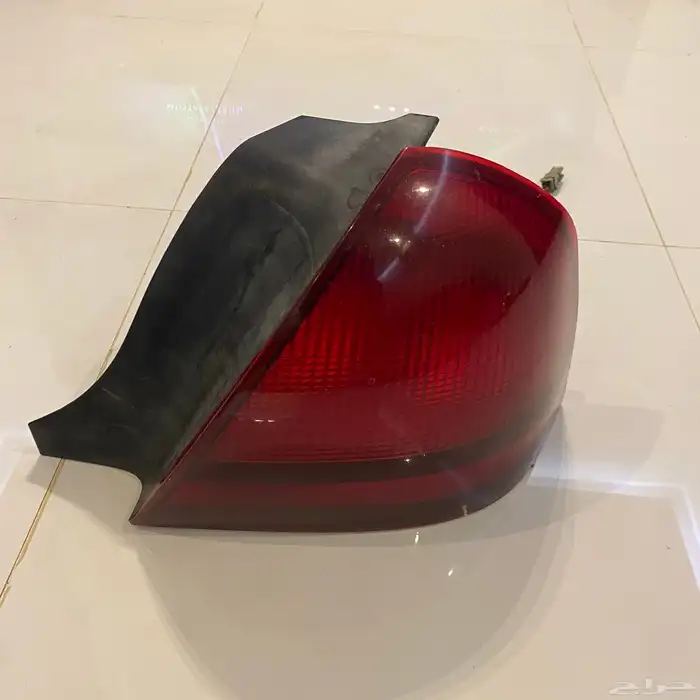 اصطب خلفي يمين جراند ماركيز 2012 1