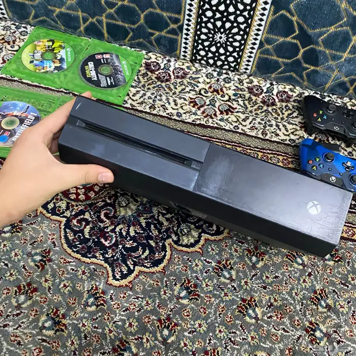 اكس بوكس وان نضيف مع جميع ملحقات 2