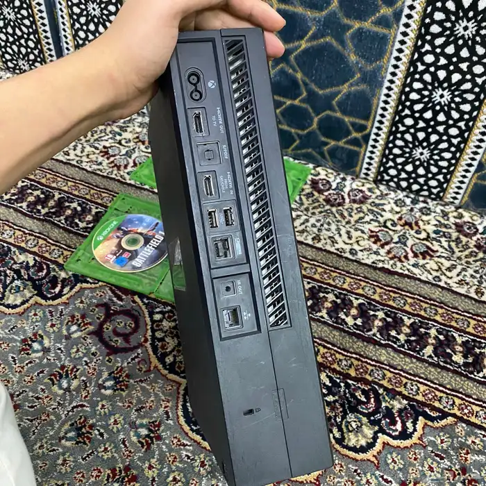 اكس بوكس وان نضيف مع جميع ملحقات 3