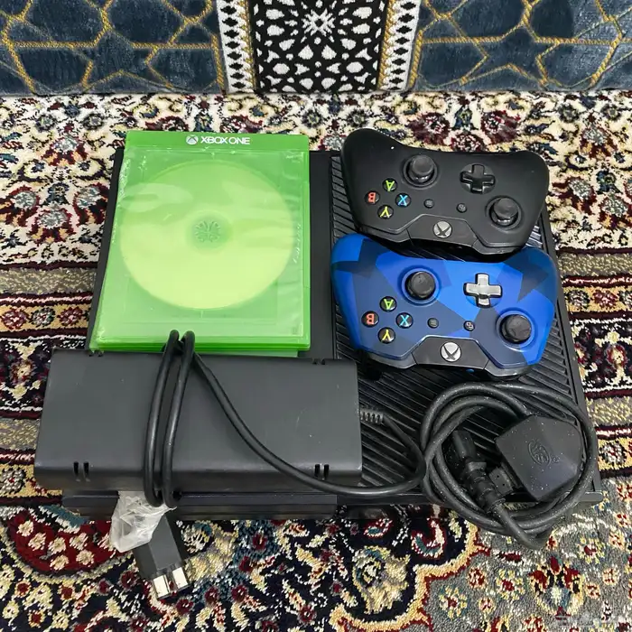 اكس بوكس وان نضيف مع جميع ملحقات 9