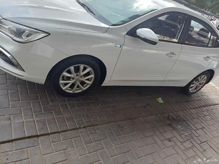 ام جي 5 موديل 2022 1
