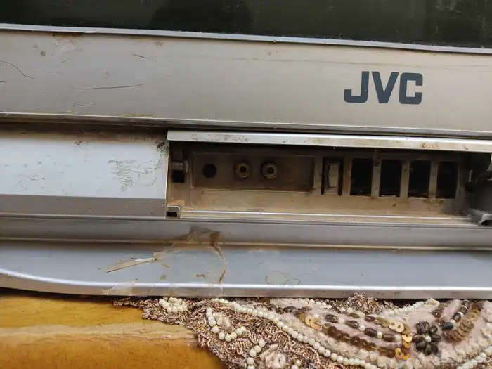 تلفزيون jvc 21 بوصه 4