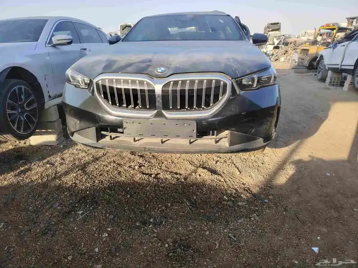 متوفر قطع غيار تشليح ديفندر مرسيديس بنتلي ميزراتي 2