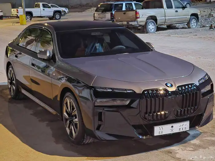 BMW 760 Xdrive 2023 ضمان وصيانة فل بي بي اف 5