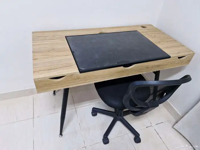 table and Chair from Jarir 0