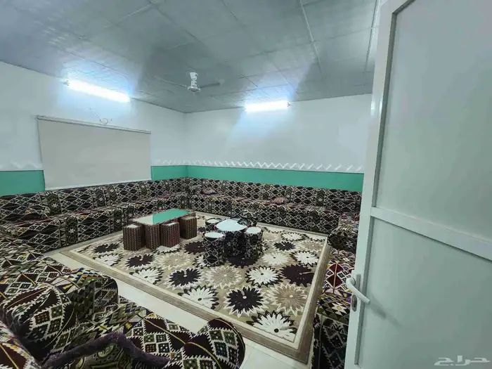 حوش كبير بداخله منزل مفروش ومنزل للعمال ومستودعات للايجار 20