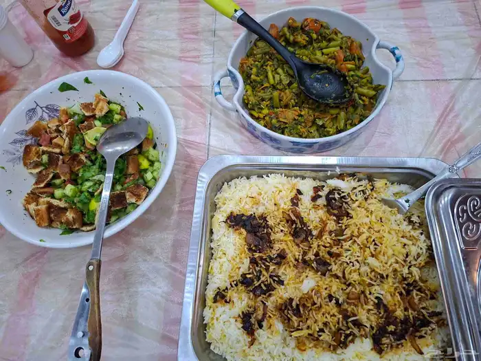 مأكولات طبخ من بيتي بشكل صحيح. يشمل جميع الكبسات والسلطات 2