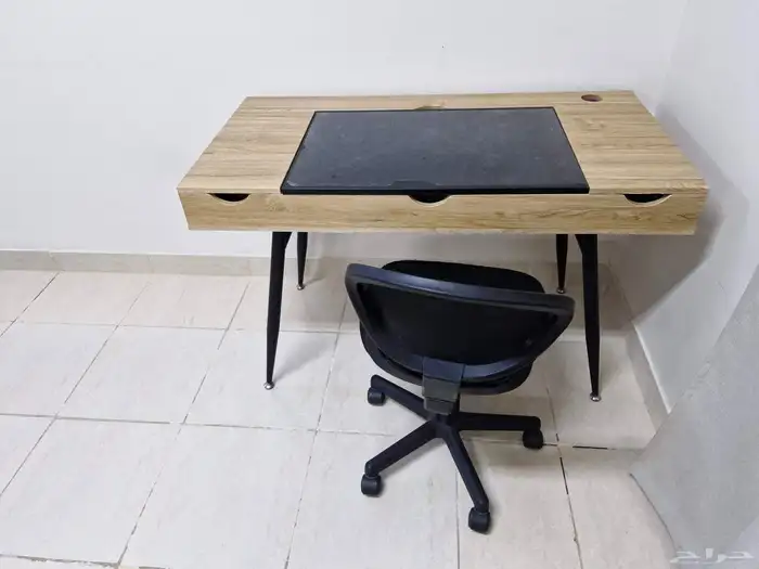 table and Chair from Jarir 1