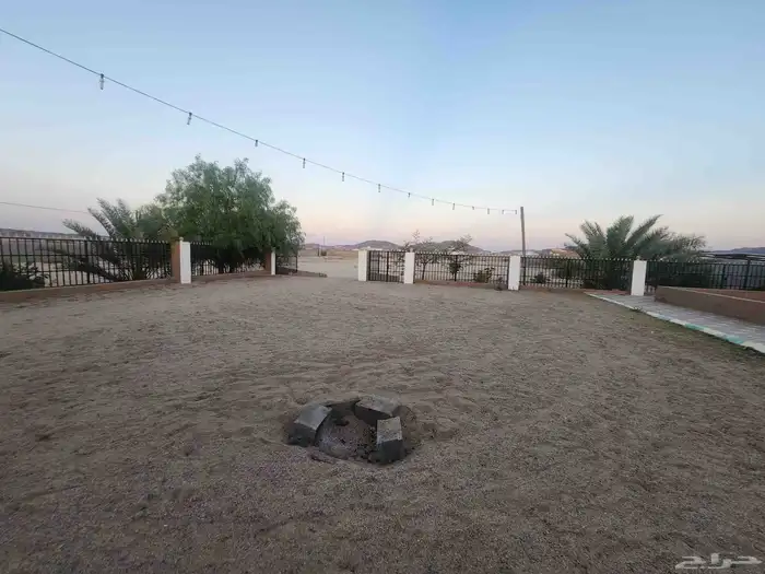 حوش كبير بداخله منزل مفروش ومنزل للعمال ومستودعات للايجار 19