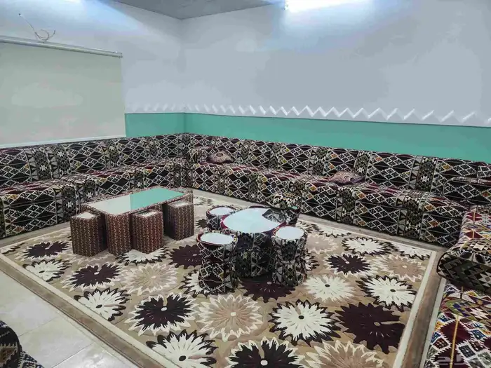 حوش كبير بداخله منزل مفروش ومنزل للعمال ومستودعات للايجار 22