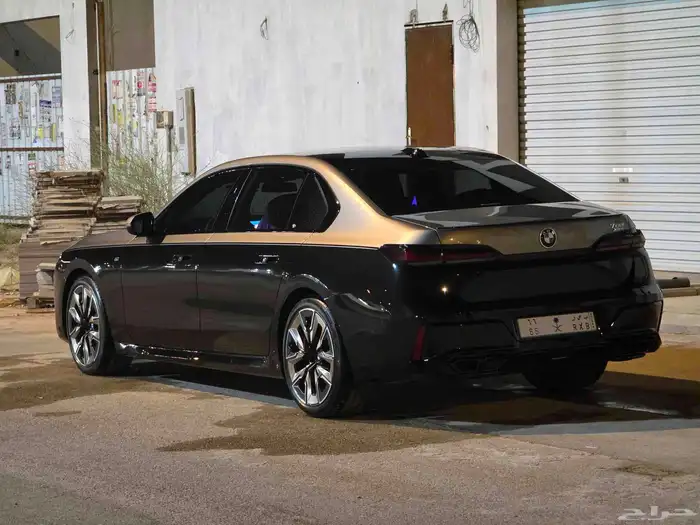 BMW 760 Xdrive 2023 ضمان وصيانة فل بي بي اف 8