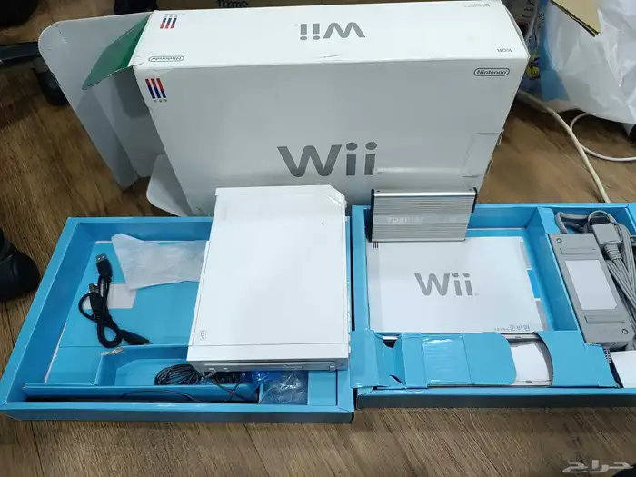 نينتدو وي Nintendo Wii نظيف متوفر كرتونه وملحقاتها وهاردسك 2