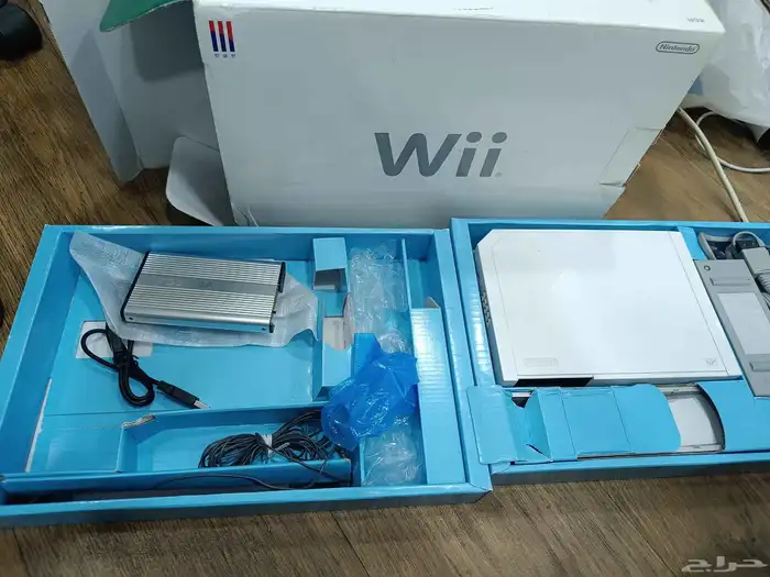 نينتدو وي Nintendo Wii نظيف متوفر كرتونه وملحقاتها وهاردسك 3