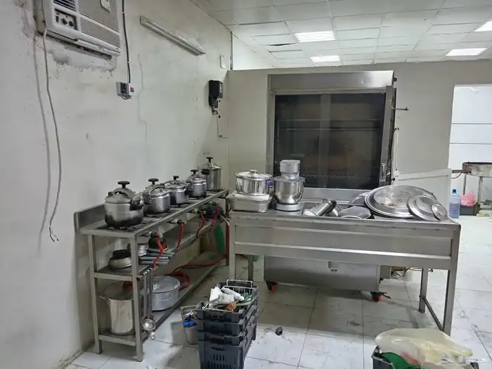 أغراض مطعم متنوعه للبيع 5