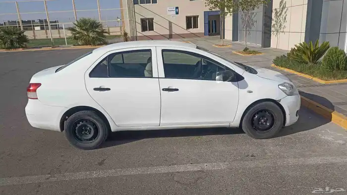 تويوتا يارس اوتوماتيك جير وماكينه علي الشرط مفحوص مجدد 3