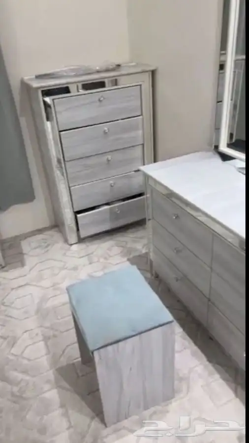 غرفه نوم نظيفه وكنب حرف Lللبيع مستعجل شروره 1