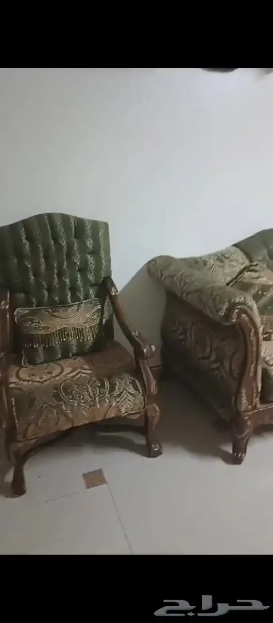 كنب فاخر وشبة جديد عدد 2 كنب 3انفار و4كنب 2نفر و2 كرسي 5