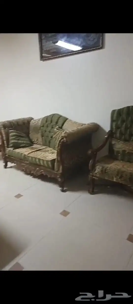 كنب فاخر وشبة جديد عدد 2 كنب 3انفار و4كنب 2نفر و2 كرسي 0