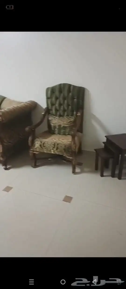 كنب فاخر وشبة جديد عدد 2 كنب 3انفار و4كنب 2نفر و2 كرسي 6