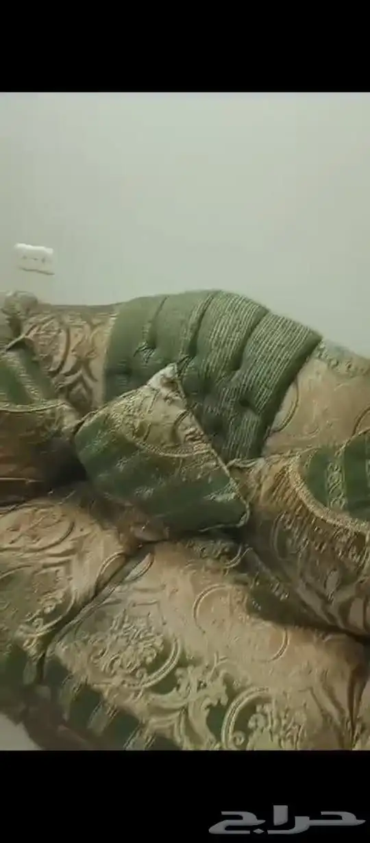 كنب فاخر وشبة جديد عدد 2 كنب 3انفار و4كنب 2نفر و2 كرسي 4