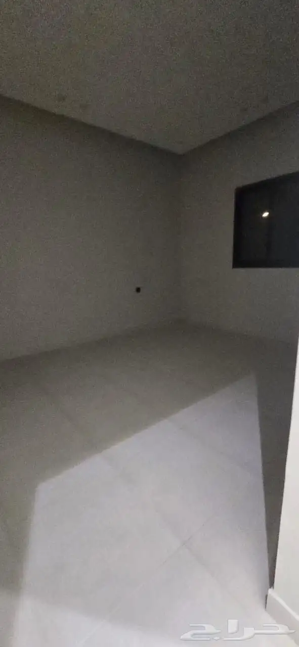 شقة للايجار حي العزيزية 8