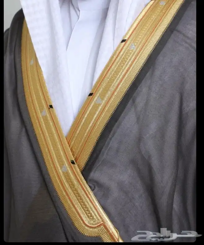 البشت  ثوب تقليدي راق  وفخم  يرتديه الرجال في المناسبات الرس 3