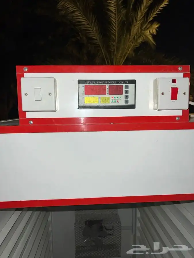 فقاسة 3000 نظيفة جدا وتاج 99 0