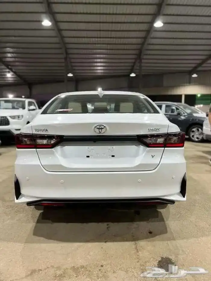 تويوتا يارس استندر Y ابيض موديل 2026 4