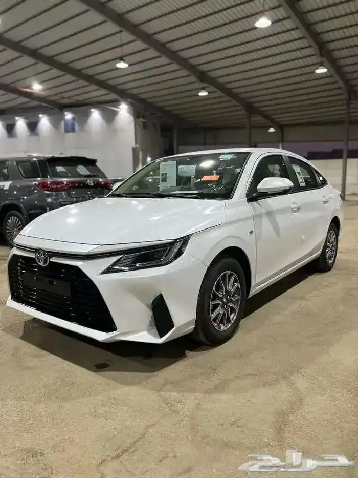 تويوتا يارس استندر Y ابيض موديل 2026 1