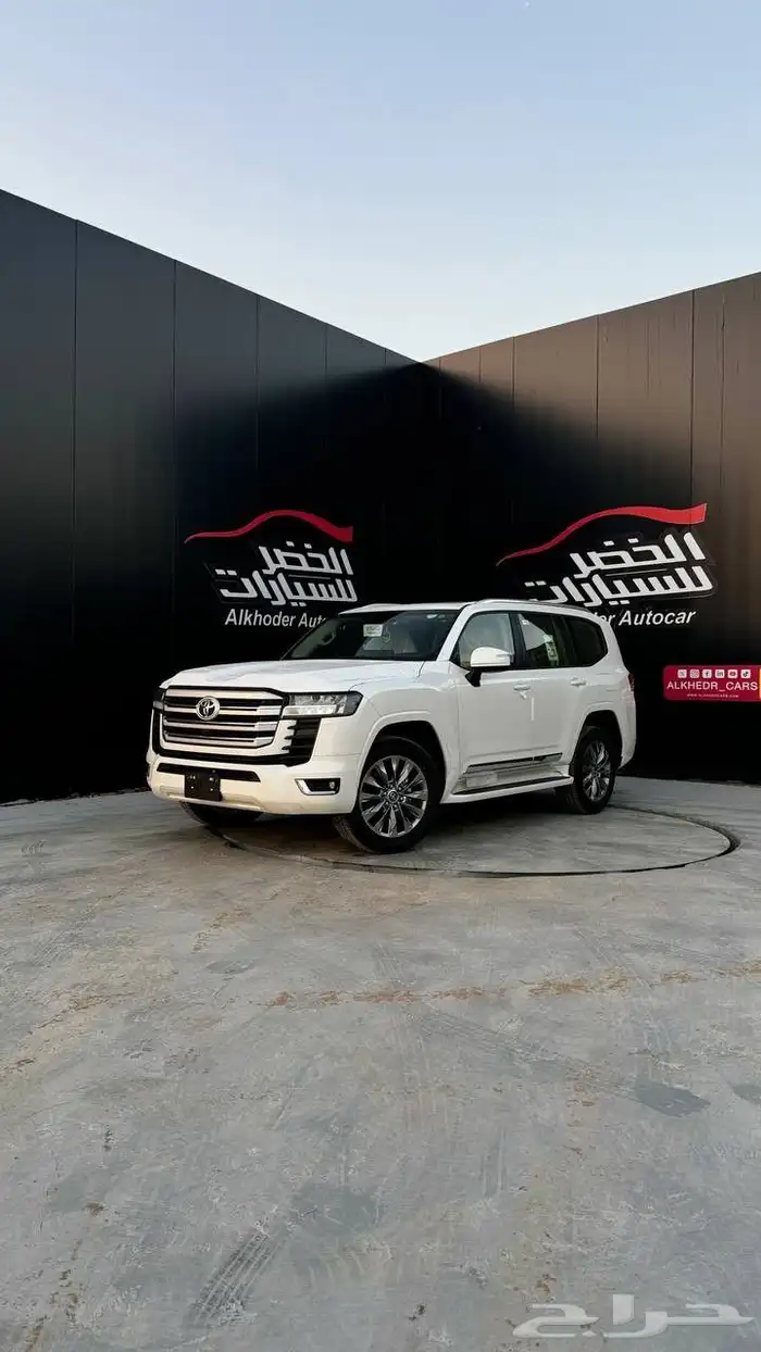 لاندكروزر رقم 4 بنزين 2025 8
