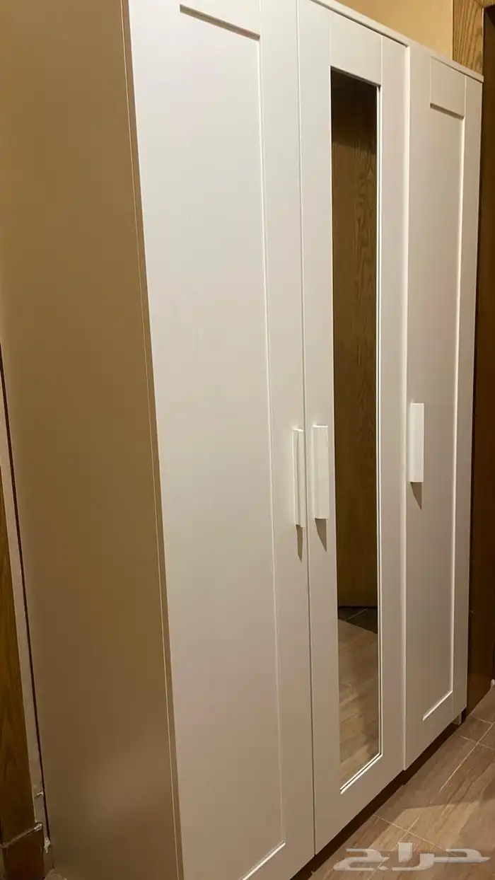 دولاب و مكتب من ايكيا مستعمل نظيف للبيع 0