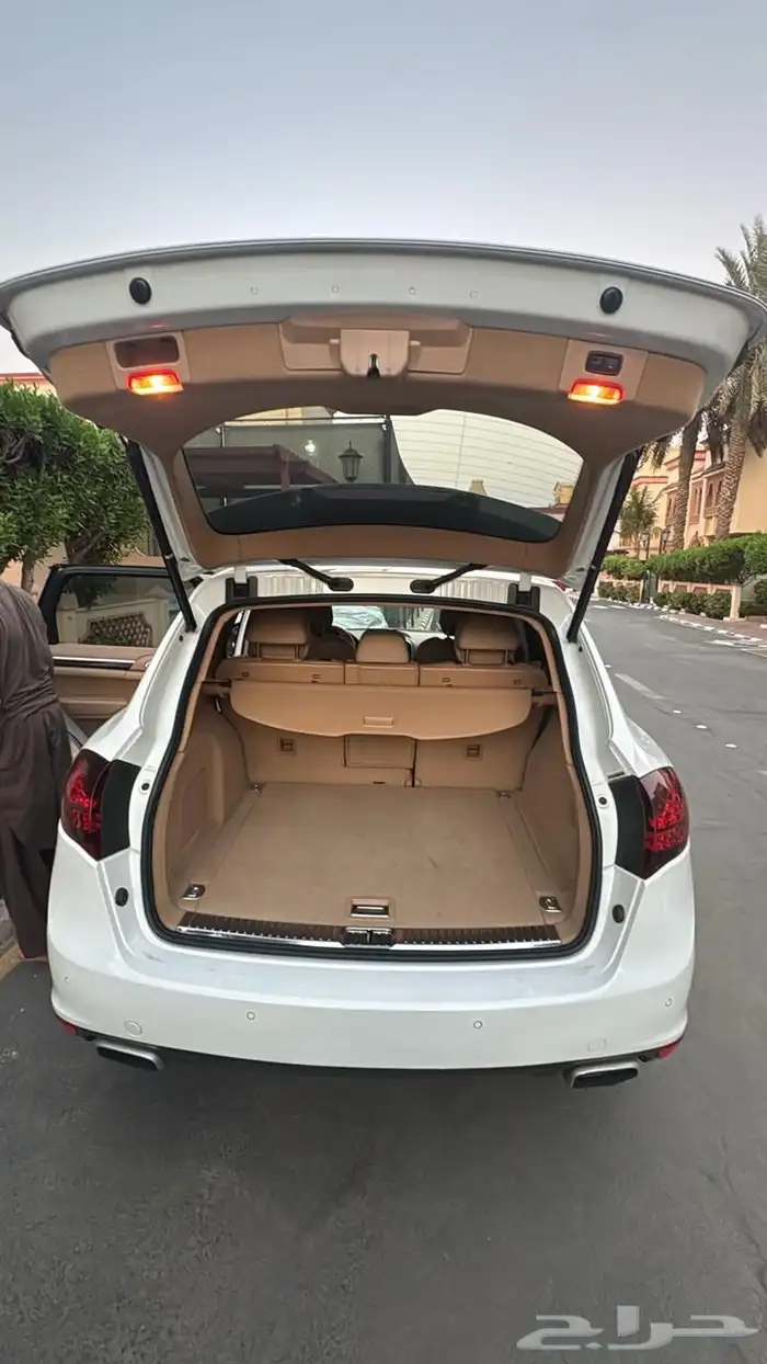 Porsche Cayenne 2012 1