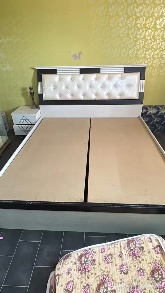 غرفه نوم لي البيع الموقع البشاير 1