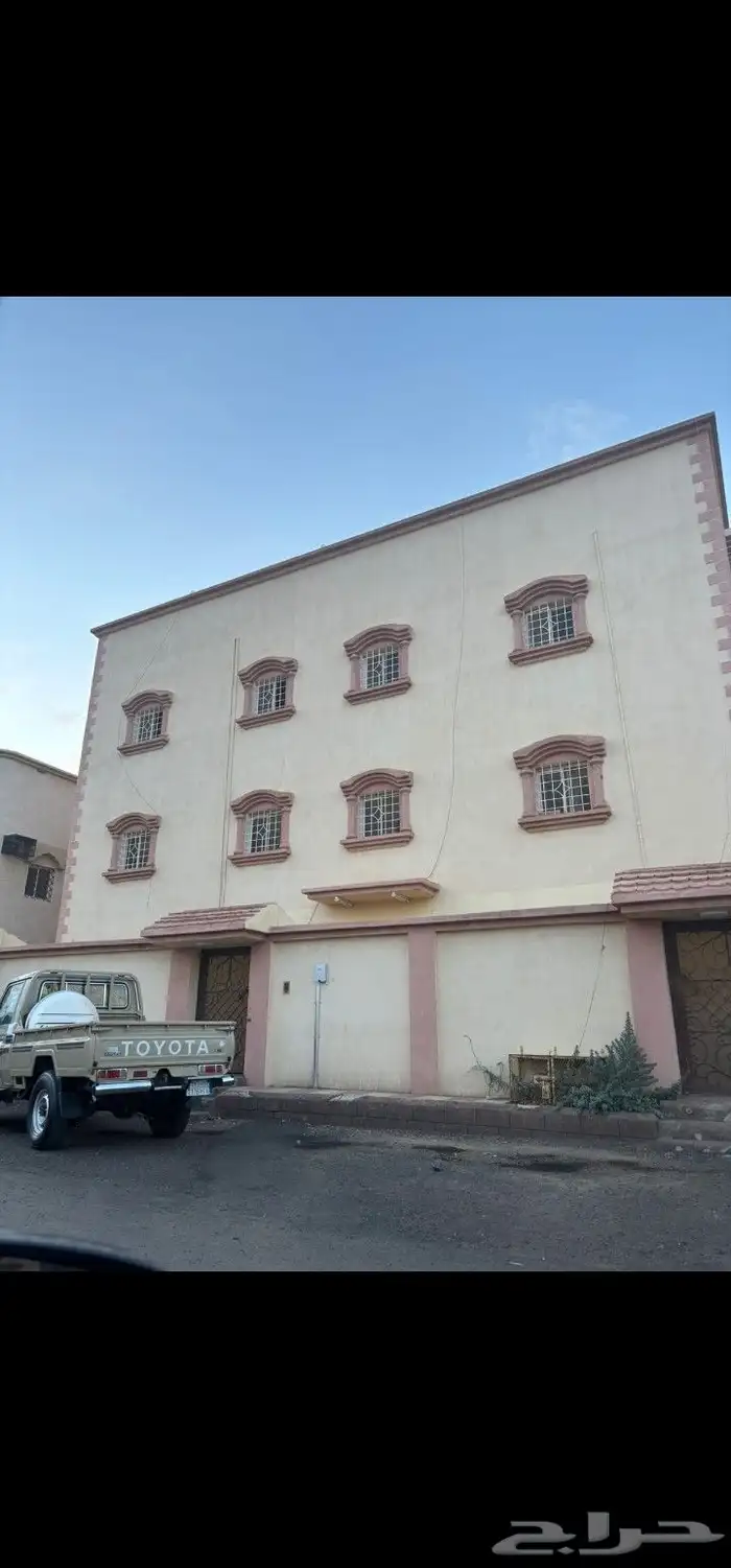 عمارة للبيع ثلاثة ادوار على شارعين بسراة عبيدة 2