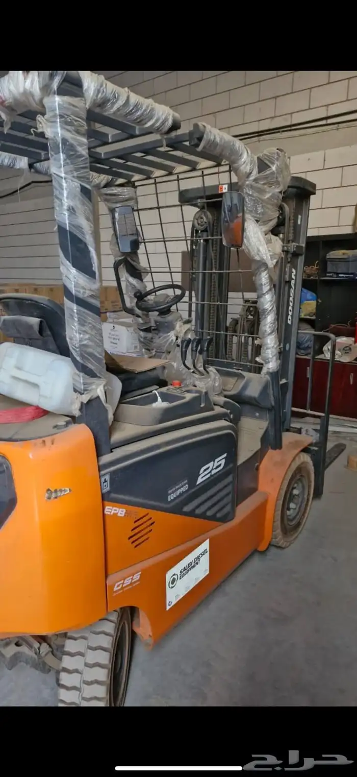 فوركلفت للبيع جدة 0