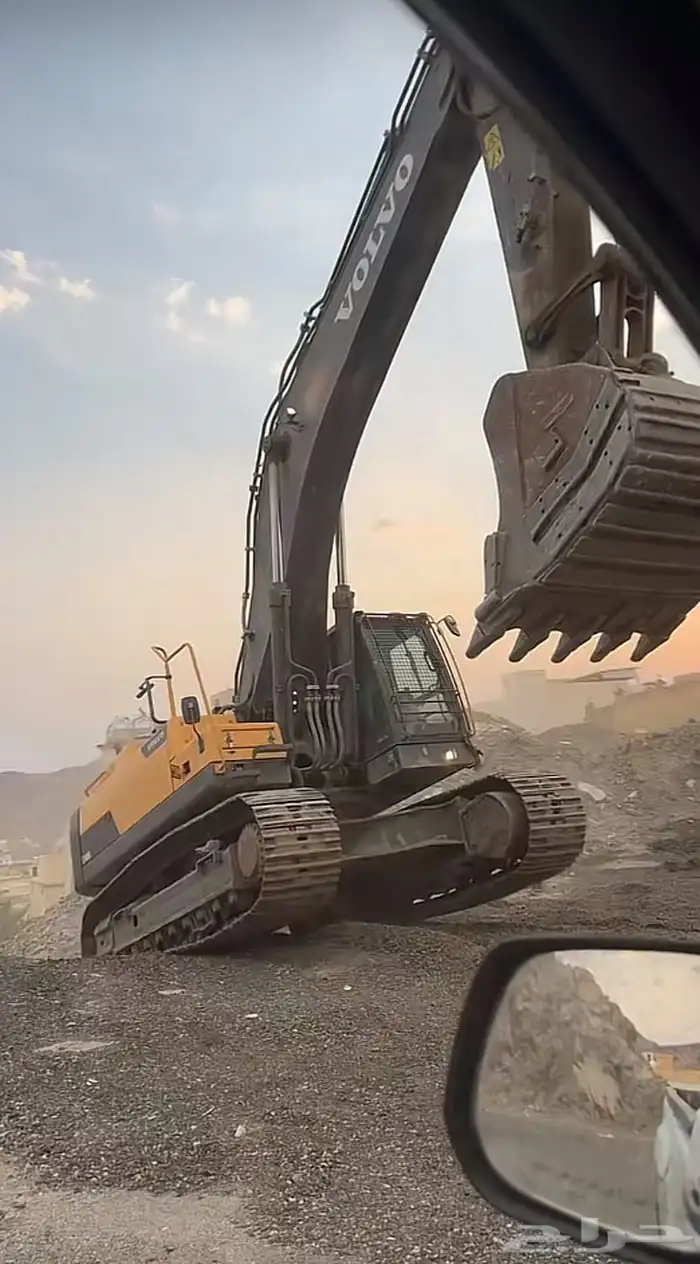 حفار بوكلين للايجار هدم وحفر الاراضي في جده 1