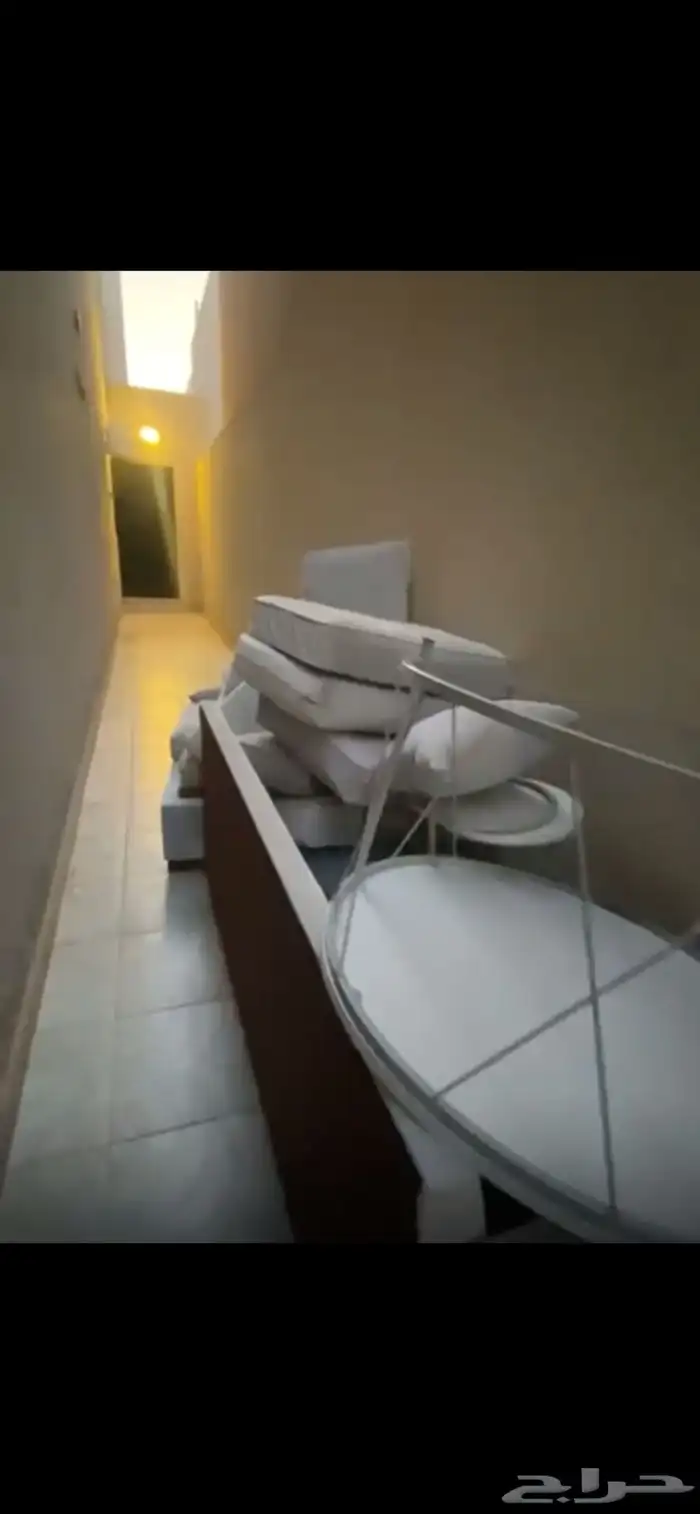 وعندي كنب فرنسي حرف ال وجلاية صحون جديده وطاولة كنب 1