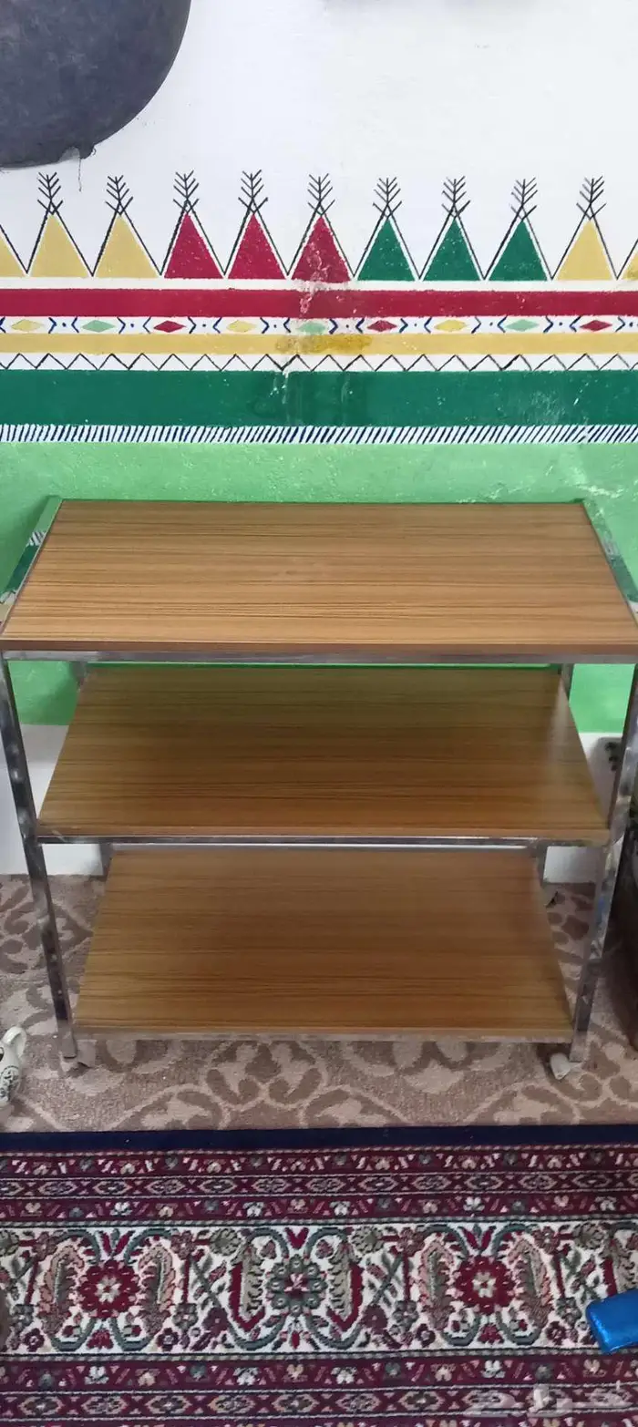 طاولة تلفزيون قديمة للبيع 1