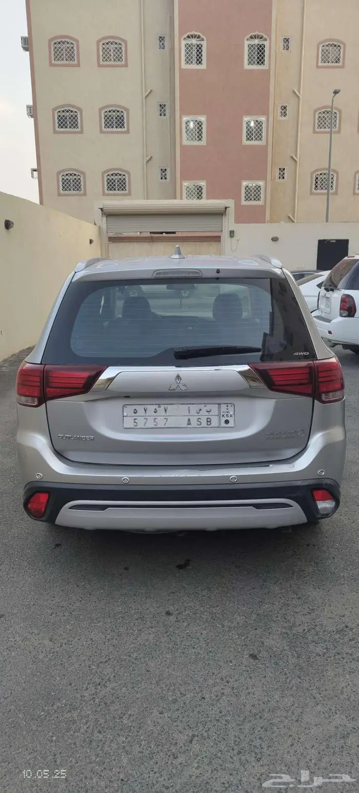 Mitsubishi Outlander 2019  148000 k.m  Silver  FULL OPTION 5