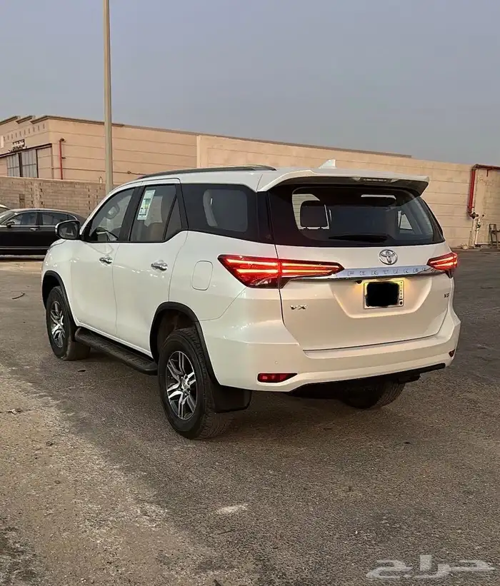 فورتشنر 2023 VX عداد 29الف وكالة 5
