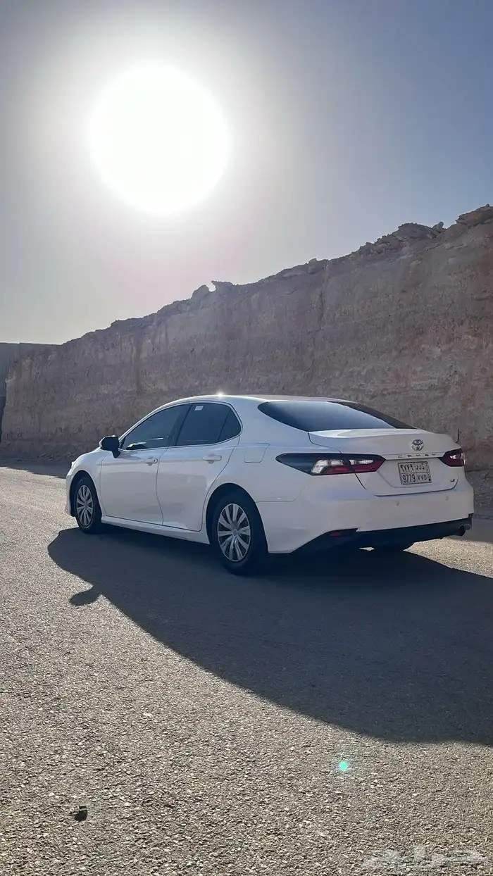كامري 2022 ستاندر ابيض LE 3