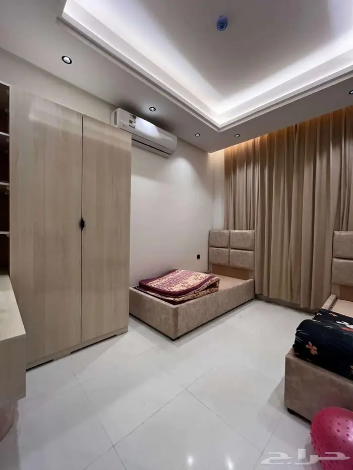 شقه 4 غرف مؤثثة في مجمع سكني 11